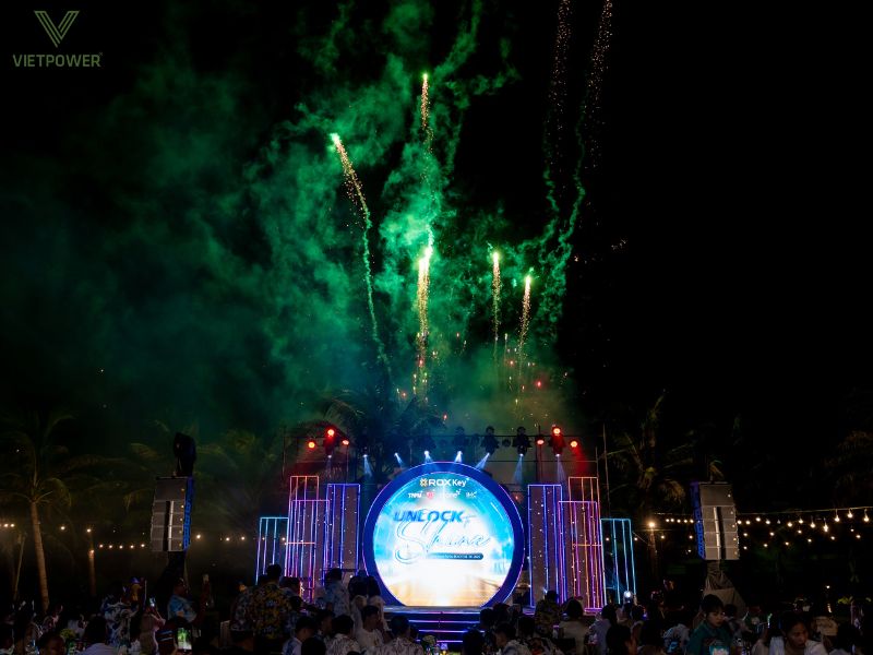 Đầu tư vào hiệu ứng sân khấu, âm thanh và ánh sáng