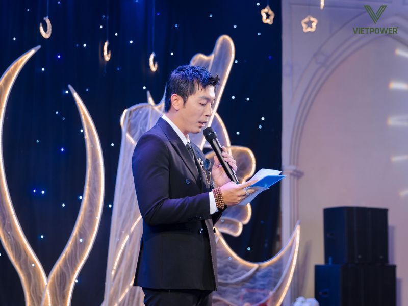 Mẫu kịch bản MC chương trình gala dinner chi tiết
