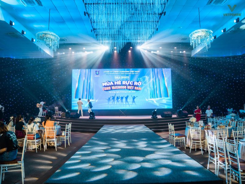 Backdrop LED sử dụng màn hình LED lớn hiển thị video, hiệu ứng chuyển động