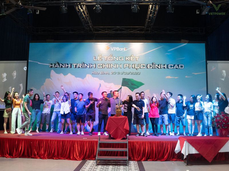 Backdrop gala dinner là phông nền chính được bố trí phía sau sân khấu