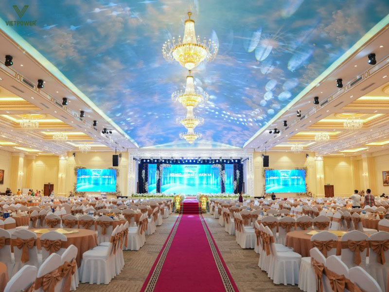 Không gian tổ chức ảnh hưởng lớn đến cách phục vụ và lựa chọn món ăn Không gian tổ chức ảnh hưởng lớn đến cách phục vụ và lựa chọn món ăn