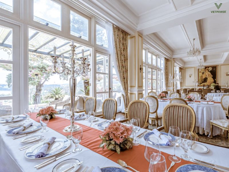 Nhà hàng Le Rabelais có nội thất phong cách Pháp