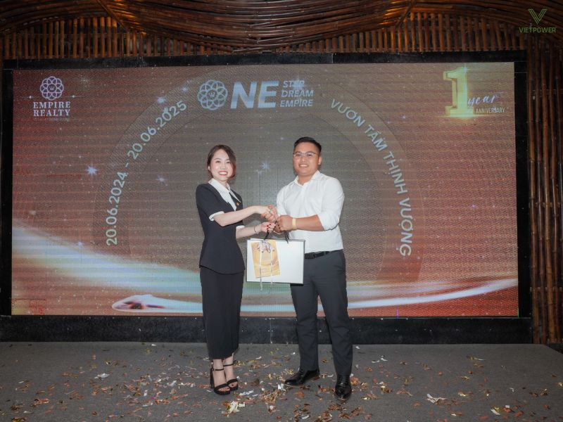 Doanh nghiệp nên chọn nhà cung cấp quà tặng gala dinner uy tín