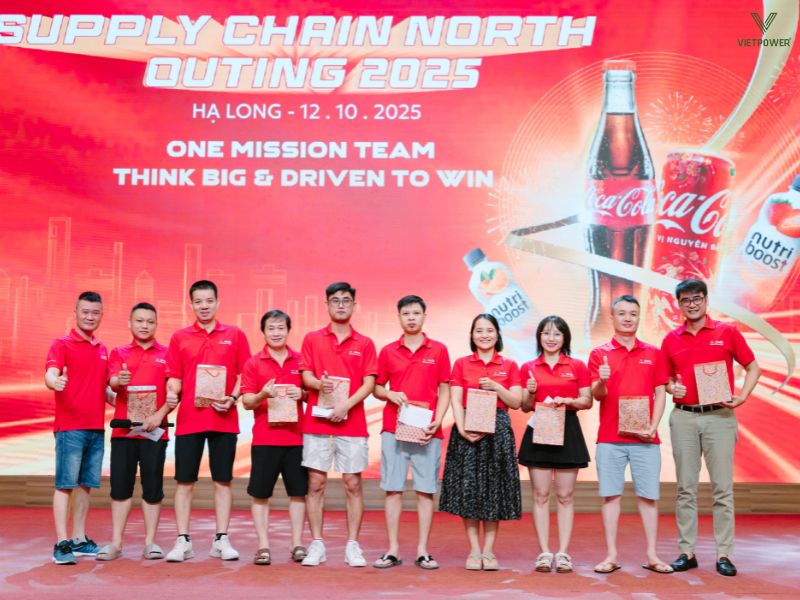 Quà tặng gala dinner cần đồng bộ với chủ đề chung và màu thương hiệu công ty