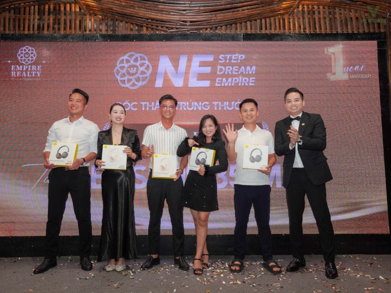 Quà tặng gala dinner kỷ niệm 1 năm thành lập