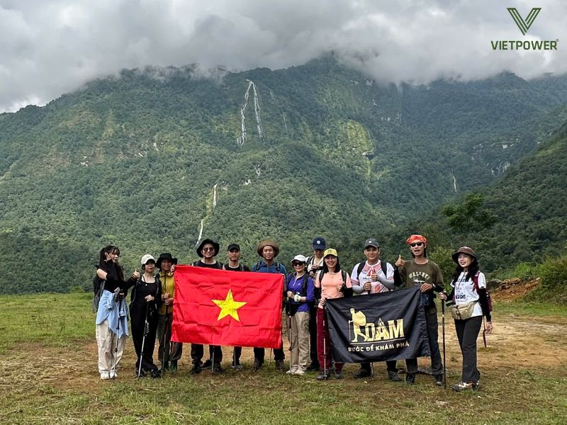 Team building trekking là mô hình trải nghiệm kết hợp khám phá thiên nhiên và thử thách đồng đội