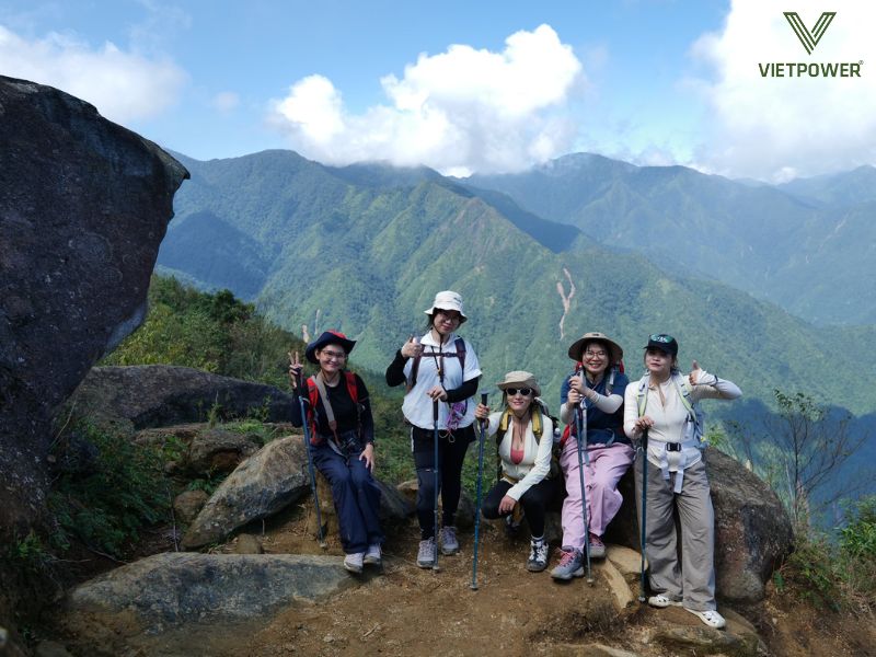 Trước hành trình trekking, khởi động, làm quen và chia nhiệm vụ là bước cực kỳ quan trọng