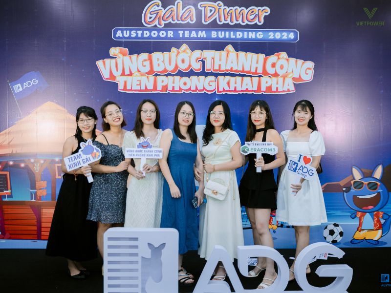 Tên chương trình có thể đặt theo chủ đề team building Gala Dinner Tên chương trình có thể đặt theo chủ đề team building Gala Dinner