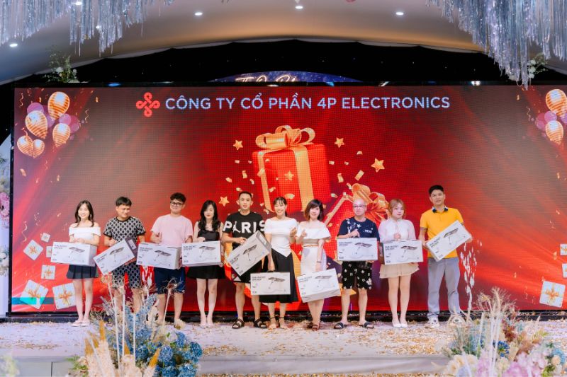 Đồ công nghệ là quà tặng gala dinner hiện đại, ứng dụng cao