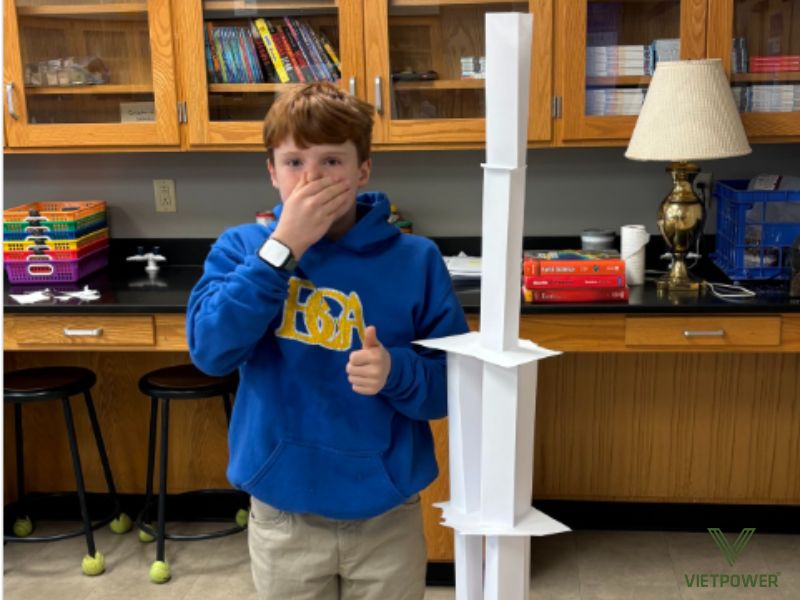 Trò chơi Xây tháp từ giấy giúp học sinh phát triển tư duy sáng tạo, kỹ năng lập kế hoạch