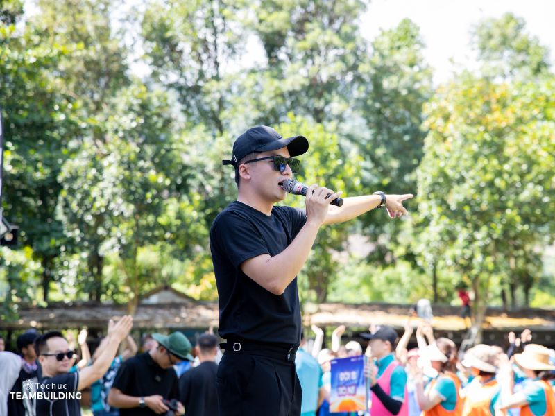 Truy tìm thành viên hoặc vật phẩm theo đúng mô tả của quản trò