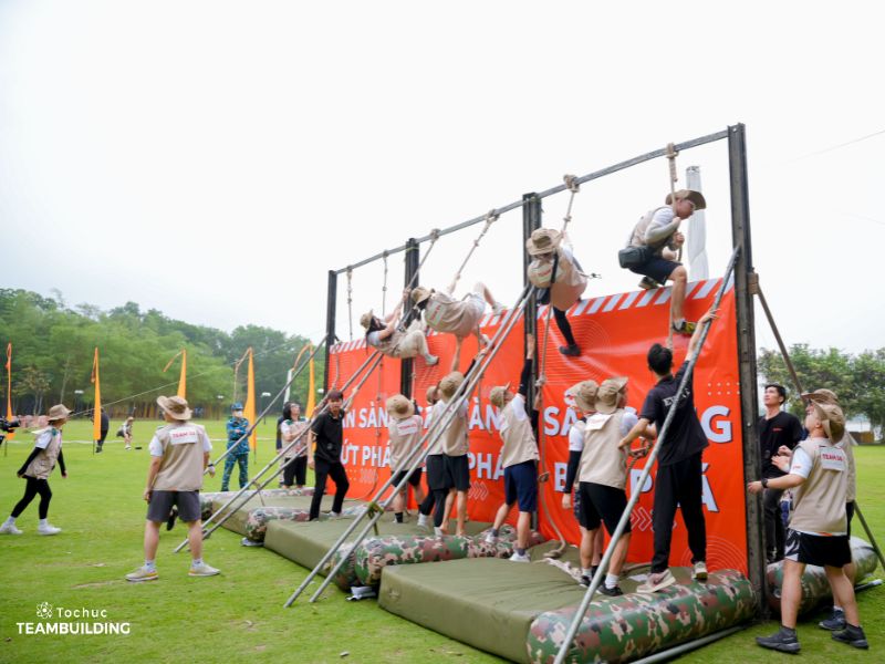 Trò chơi đu tường Truss rèn luyện sự kiên trì và phối hợp ăn ý