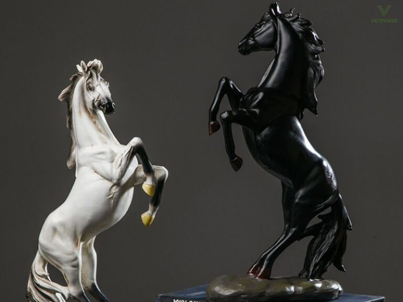 Tượng hình con ngựa mang ý nghĩa mã đáo thành công