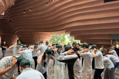 Top 20 hình phạt khi chơi team building vui nhộn thú vị