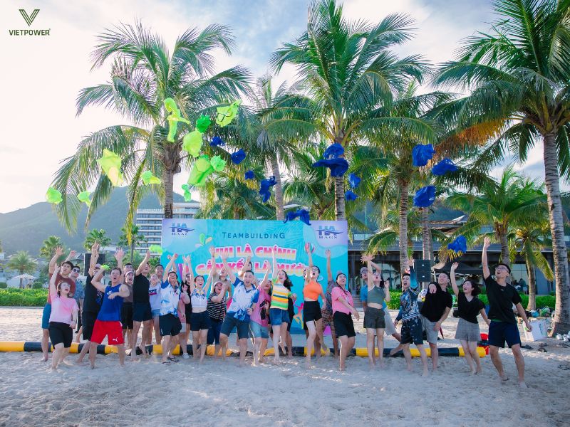 Thiệp mời team building không chỉ thông báo thời gian, địa điểm mà còn truyền cảm hứng tham gia chương trình