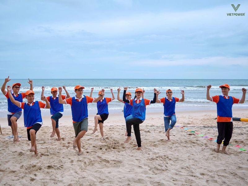 Người chơi dẫn dắt đội tạo một dáng hoặc đội hình ngẫu nhiên trong khoảng 10 giây