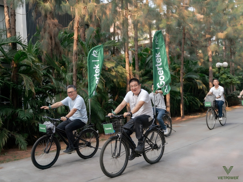 Hoạt động ngoài trời vào sáng sớm hoặc chiều mát, kết hợp nghỉ dưỡng và teambuilding