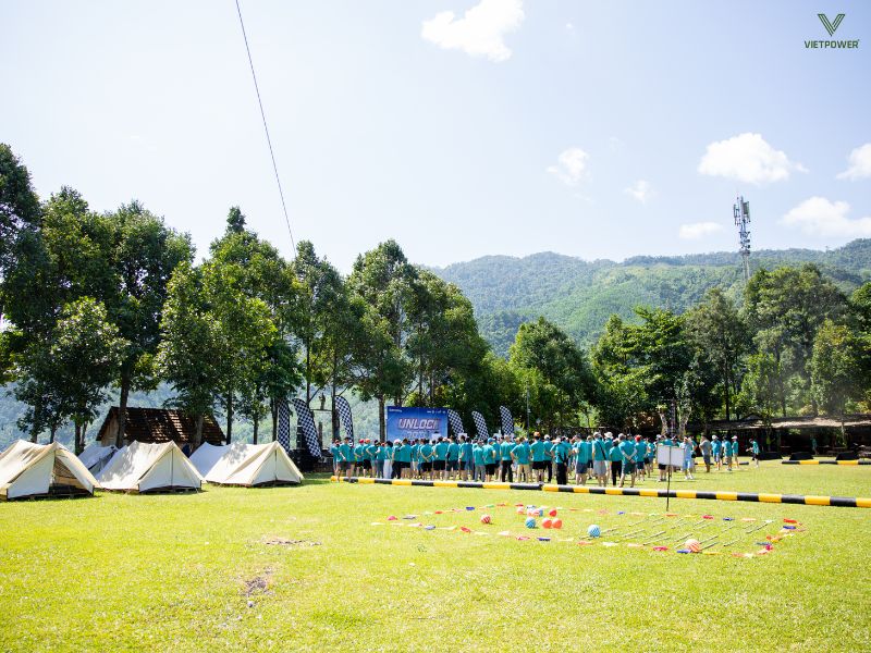 Chi phí tổ chức team building: thuê địa điểm, vật liệu, ăn uống, di chuyển và nhân sự