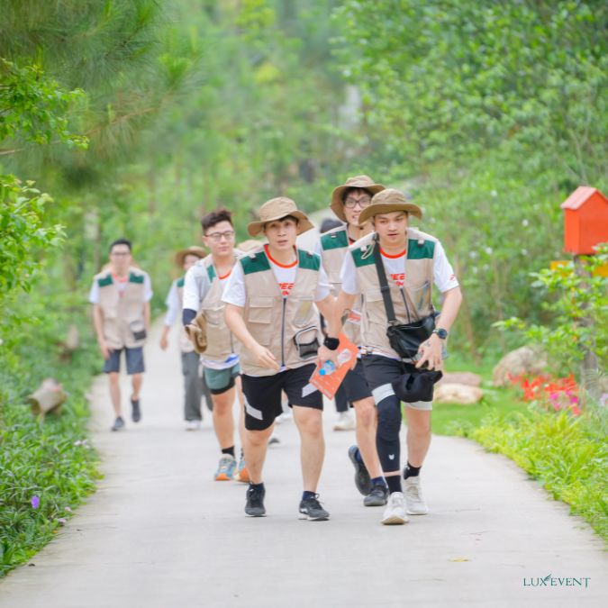 Team building sinh tồn thường diễn ra tại rừng sâu, đảo hoang, hang động